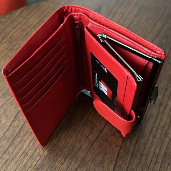 NWT Mundi Genuine Leather Frame Wallet Chelsea Fire Red - Picture 7 of 9